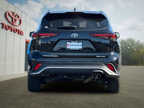 Certified 2025 Toyota Highlander XSE AWD/4WD image 4