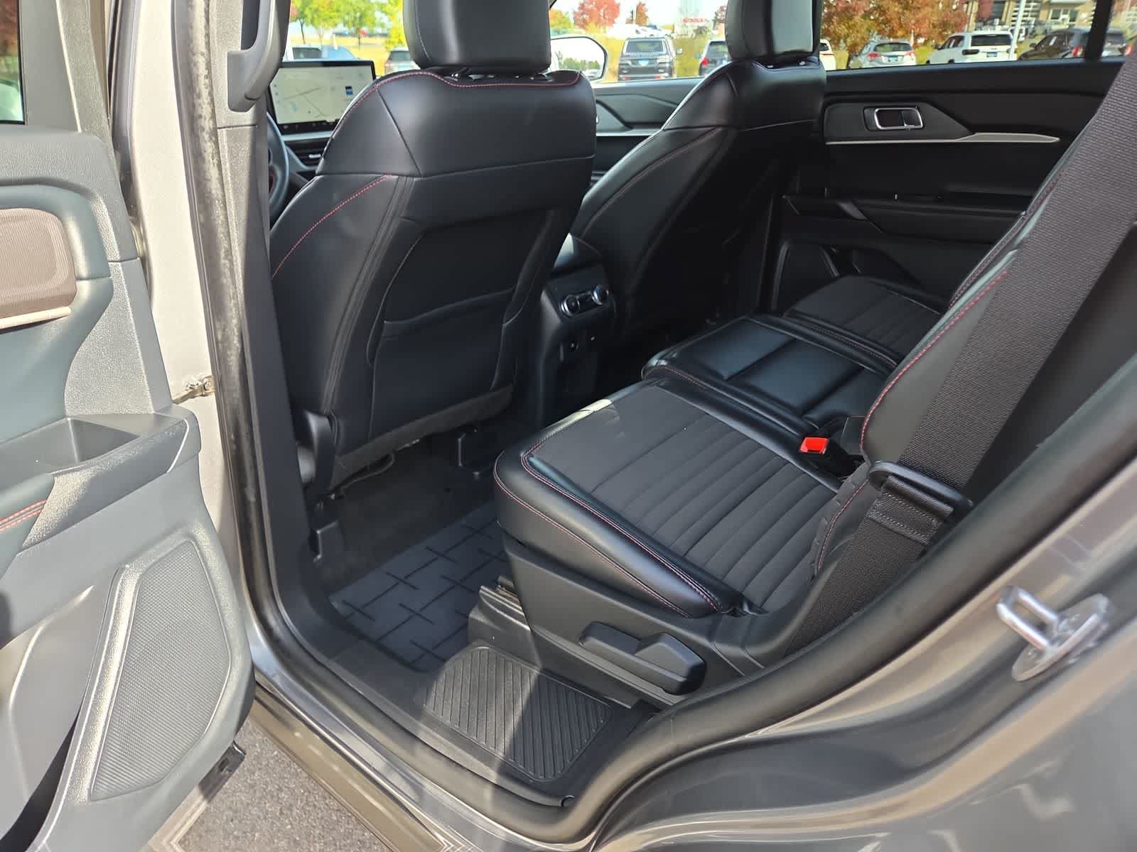 Used 2025 Ford Explorer ST-Line w/ ST-Line Street Pack AWD/4WD image 20