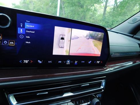 Certified 2024 Chevrolet Traverse Z71 w/ Enhanced Driving Package AWD/4WD image 11