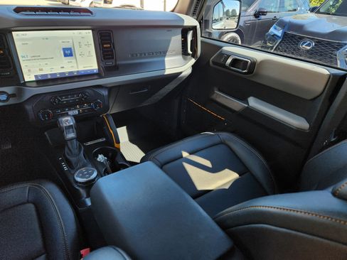 Used 2022 Ford Bronco Badlands image 14