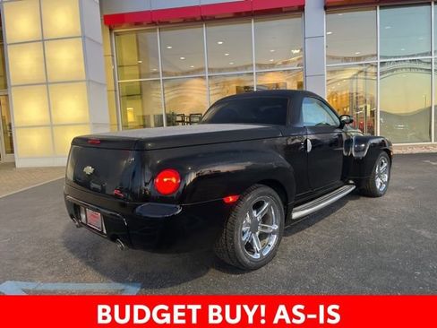 Used 2005 Chevrolet SSR w/ Preferred Equipment Group RWD image 3