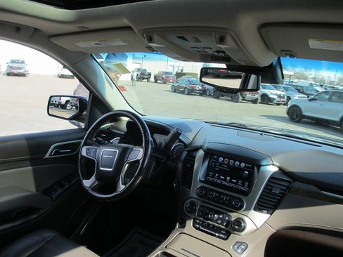 Used 2018 GMC Yukon XL Denali w/ Denali Ultimate Package image 27