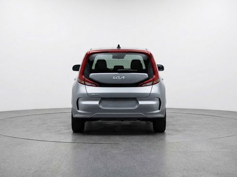 Used 2025 Kia Soul LX w/ LX Technology Package FWD image 7