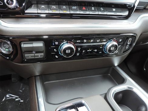 New 2026 GMC Sierra 1500 SLT image 23