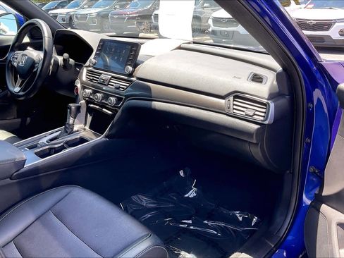Used 2018 Honda Accord Sport image 16
