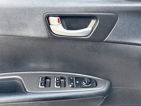 Used 2018 Kia Optima LX image 18