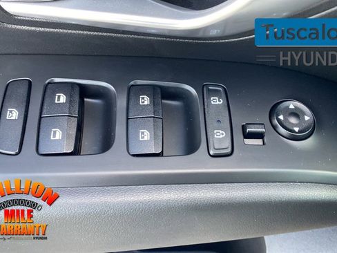 Used 2022 Hyundai Santa Cruz SEL Premium image 14