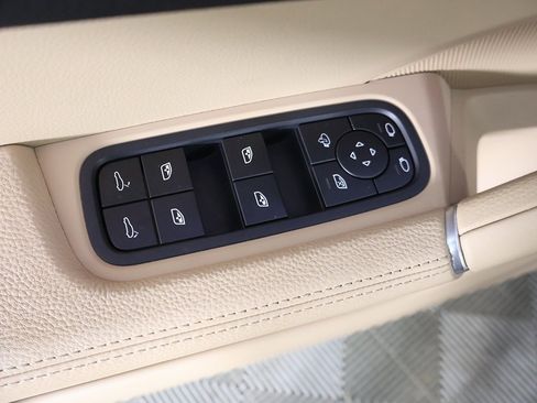 Used 2022 Porsche Cayenne image 42