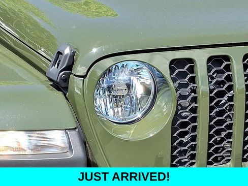 Used 2022 Jeep Gladiator Sport AWD/4WD image 9