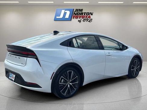 Used 2026 Toyota Prius Limited w/ Limited Premium Package FWD image 5