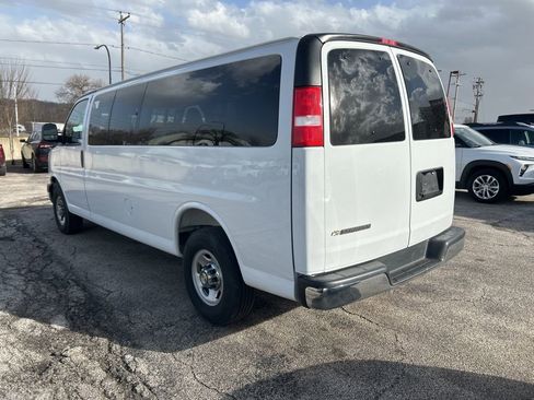 Used 2025 Chevrolet Express 3500 LT w/ LT Preferred Equipment Group RWD image 7