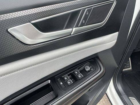 Certified 2025 Volkswagen Atlas Peak Edition SE image 21