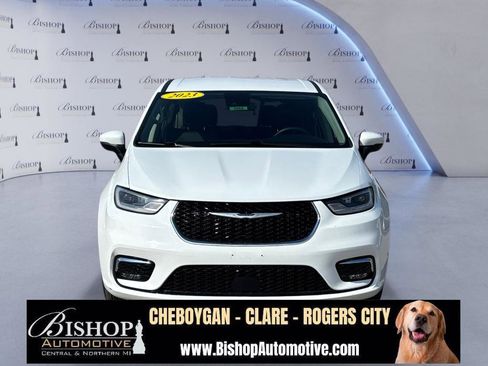 Used 2023 Chrysler Pacifica Touring-L image 23