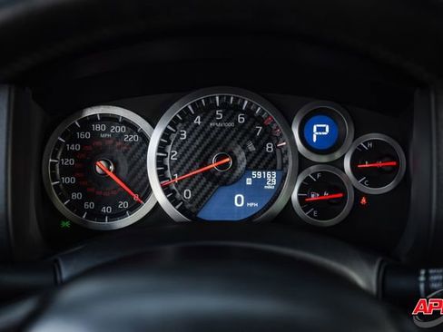 Used 2015 Nissan GT-R Premium image 10