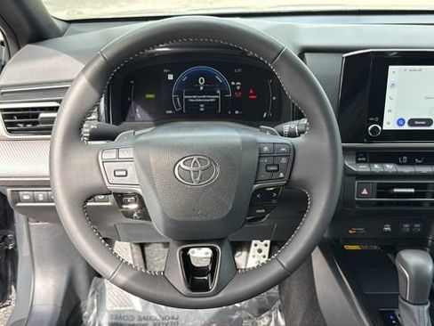 Used 2025 Toyota Camry SE image 20