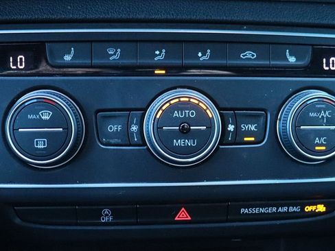 Used 2021 Volkswagen Atlas Cross Sport SE w/ Panoramic Sunroof Package AWD/4WD image 46