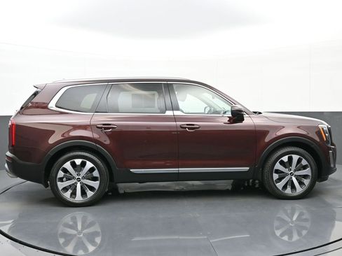 Used 2022 Kia Telluride EX w/ EX Premium Package FWD image 2