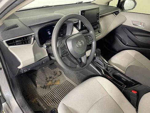 Used 2020 Toyota Corolla LE image 3