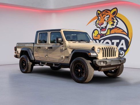 Used 2020 Jeep Gladiator Sport w/ Quick Order Package 24S image 3