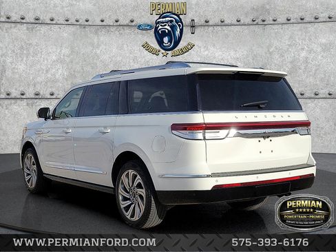 Used 2022 Lincoln Navigator L Reserve image 3