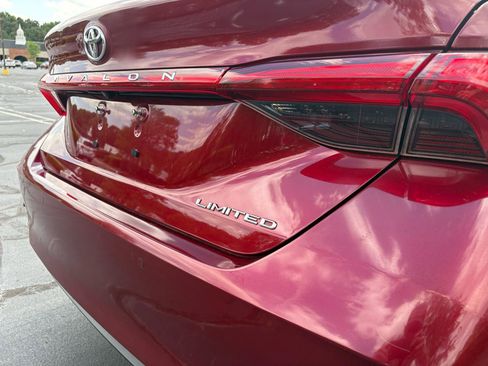 Used 2019 Toyota Avalon Limited w/ Advanced Safety Package FWD image 11