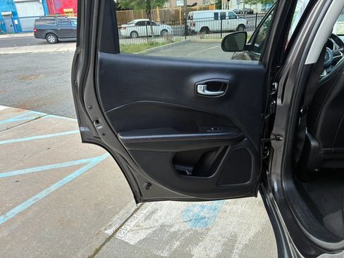 Used 2018 Jeep Compass Latitude w/ Popular Equipment Group FWD image 11