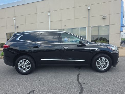 Used 2021 Buick Enclave Essence w/ Sound and Sites Package AWD/4WD image 4