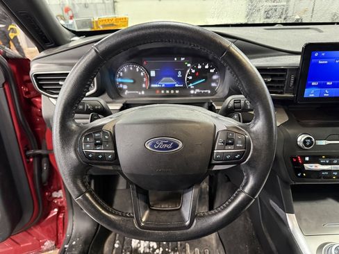 Used 2020 Ford Explorer XLT w/ Equipment Group 202A image 6