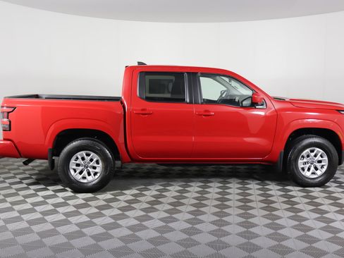 Used 2024 Nissan Frontier SV image 5