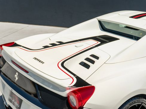 Used 2014 Ferrari 458 Spider RWD image 46