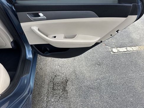 Used 2015 Hyundai Sonata SE image 16