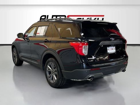 Used 2023 Ford Explorer XLT w/ Equipment Group 202A AWD/4WD image 5