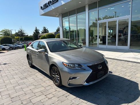 Used 2018 Lexus ES 350 w/ Navigation System Package FWD image 4