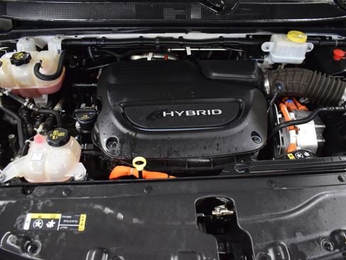 Used 2017 Chrysler Pacifica Platinum image 4