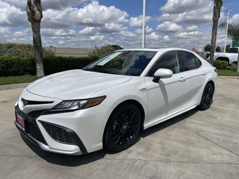 Used 2021 Toyota Camry XSE FWD image 4