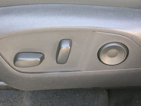 Used 2025 Chevrolet Traverse LT image 17