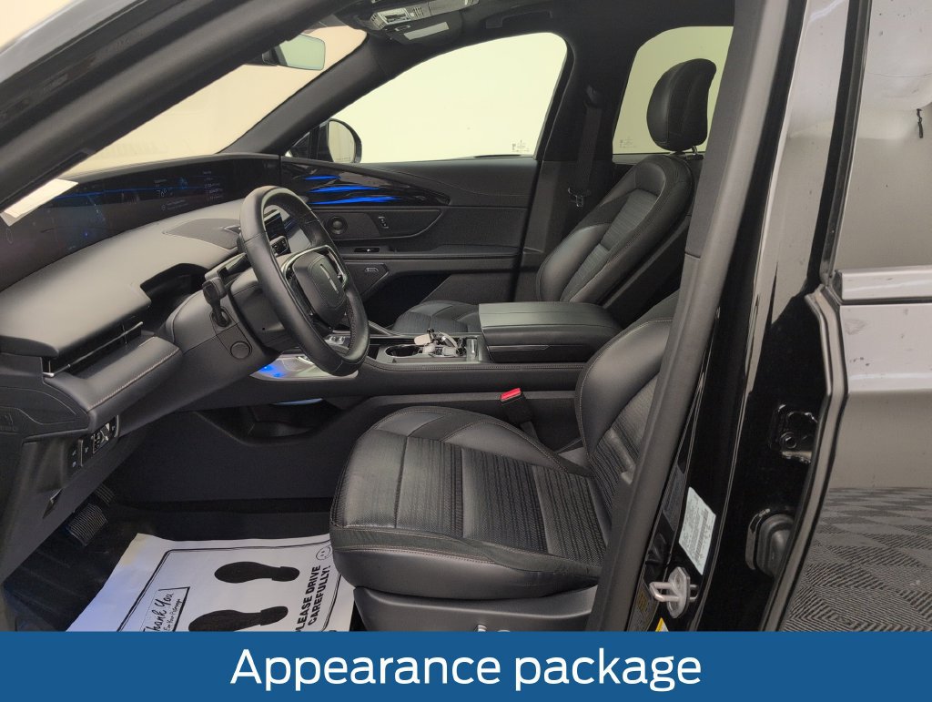 Used 2025 Lincoln Nautilus Reserve w/ Jet Appearance Package AWD/4WD image 4