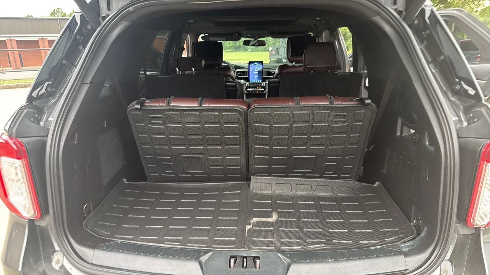 Used 2020 Ford Explorer Platinum w/ Premium Technology Package AWD/4WD image 18