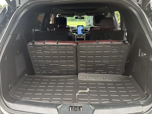 Used 2020 Ford Explorer Platinum w/ Premium Technology Package AWD/4WD image 18