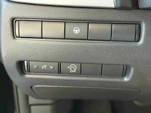 Used 2023 Nissan Rogue SV AWD/4WD image 29