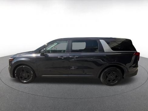 Used 2026 Kia Carnival FWD image 8
