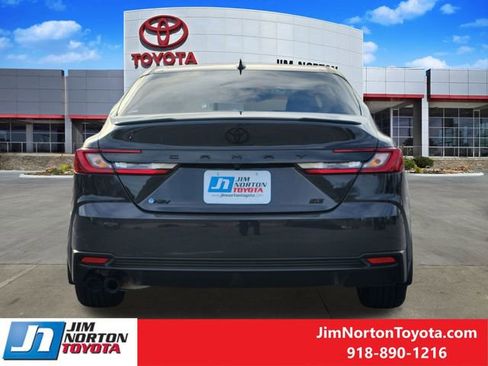 Used 2025 Toyota Camry SE image 7