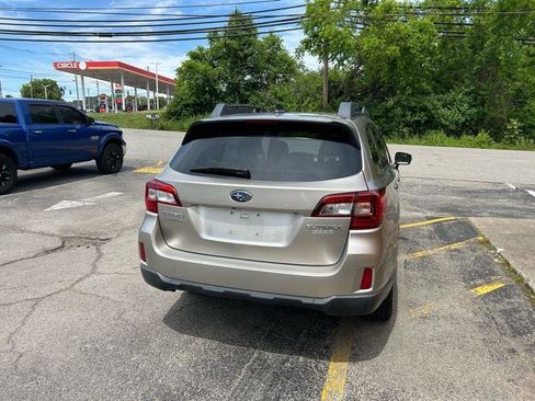 Used 2017 Subaru Outback 2.5i Premium AWD/4WD image 5