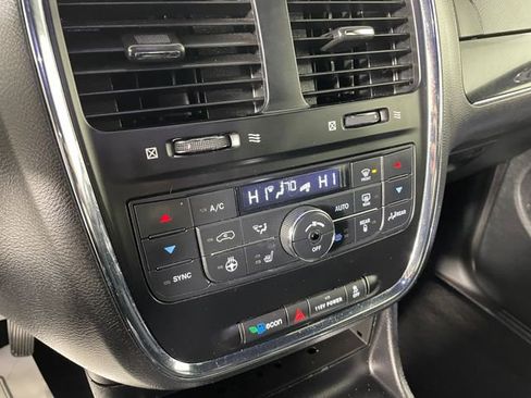 Used 2015 Dodge Grand Caravan SXT FWD image 8