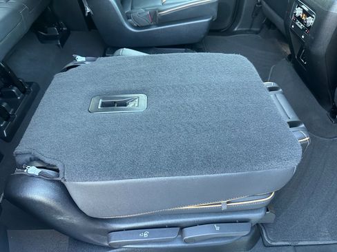 Used 2022 GMC Yukon XL AT4 image 30