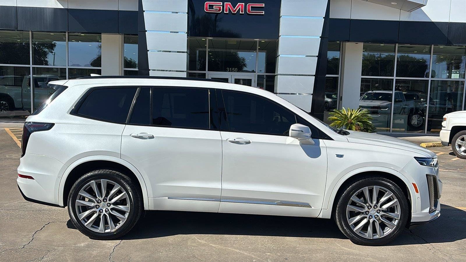 Certified 2020 Cadillac XT6 Sport w/ Platinum Package AWD/4WD image 8
