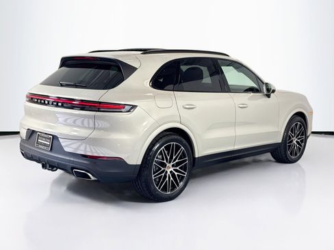Used 2025 Porsche Cayenne image 9