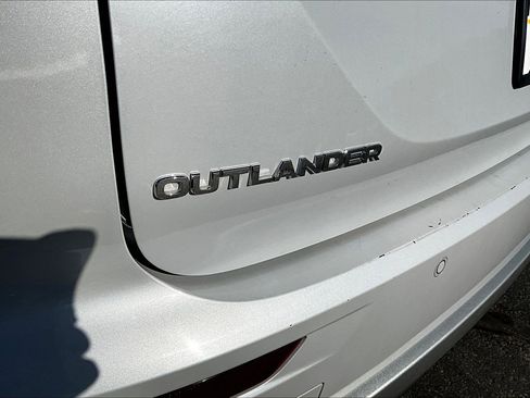 Used 2024 Mitsubishi Outlander SE image 24