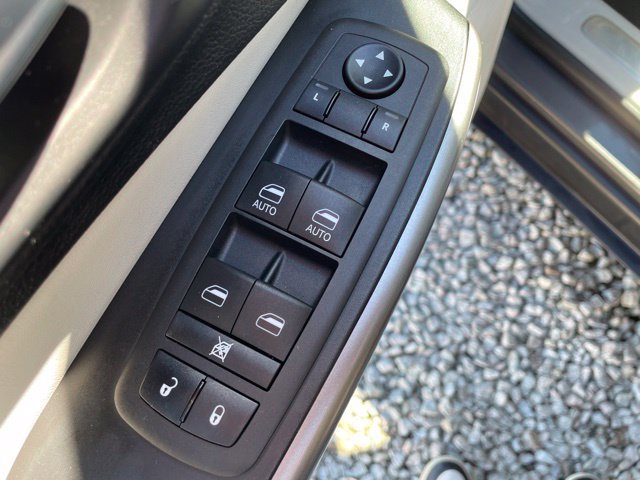 Used 2019 Jeep Cherokee Limited w/ Luxury Group AWD/4WD image 26