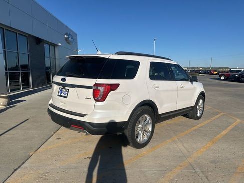 Used 2019 Ford Explorer XLT w/ Equipment Group 202A AWD/4WD image 7